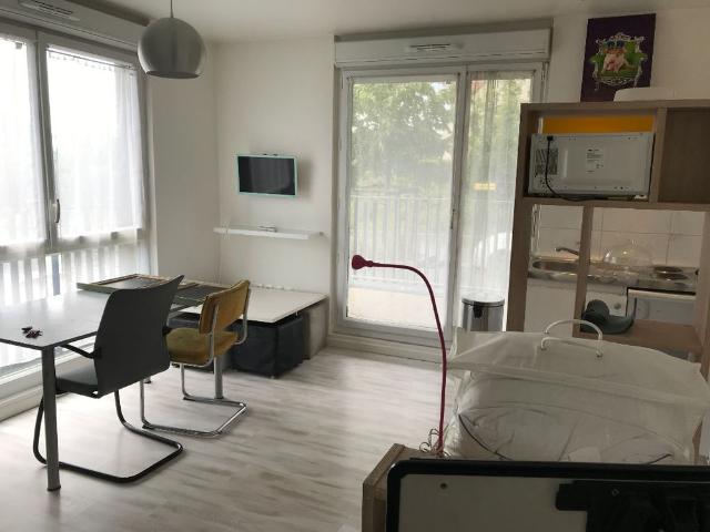 Location appartement 1 pièce, 28.12m², Fresnes