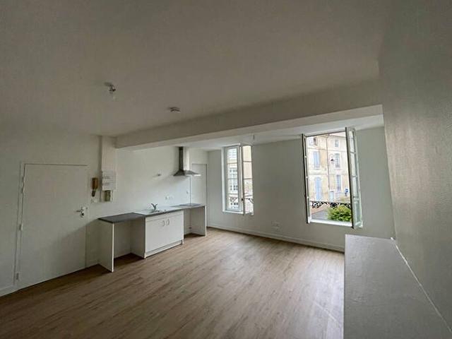 Location appartement 1 pièce, 28.87m², Fontenay le Comte