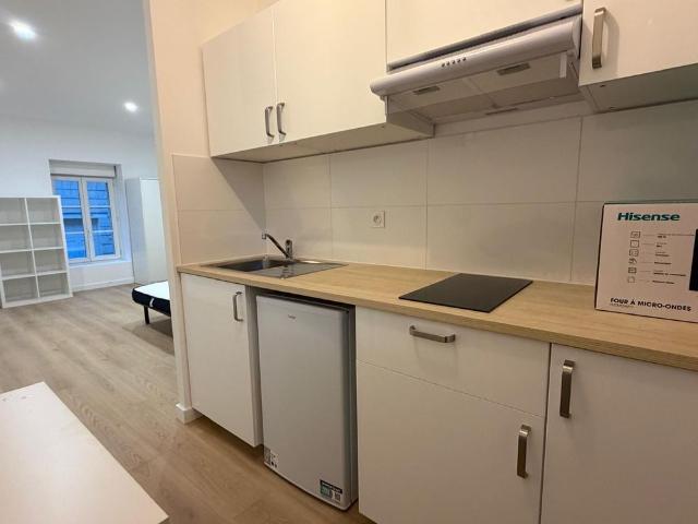 Location Appartement 1 pièce 28m² BORDEAUX 33000