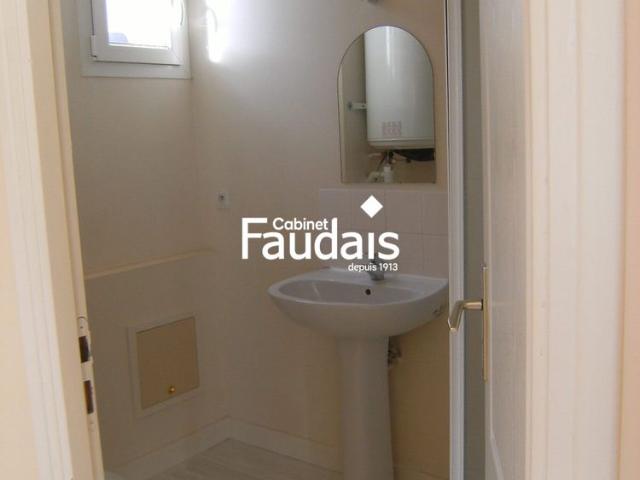 Location Appartement 1 pièce 28m² CONDE SUR VIRE 50890