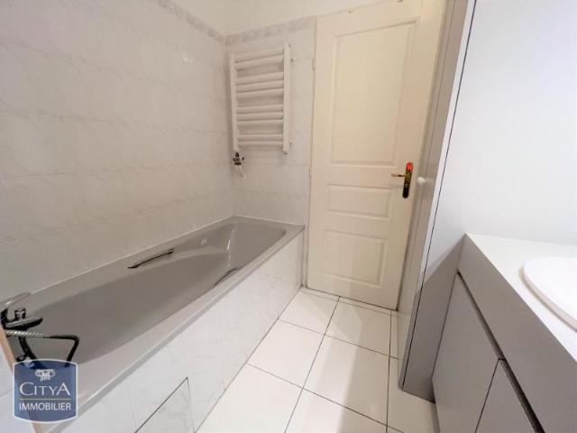 Location Appartement 1 pièce 28m² MARSEILLE 6ème