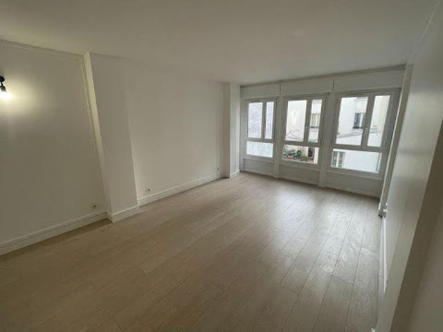 Location Appartement 1 pièce 29 m2 Paris 18ème
