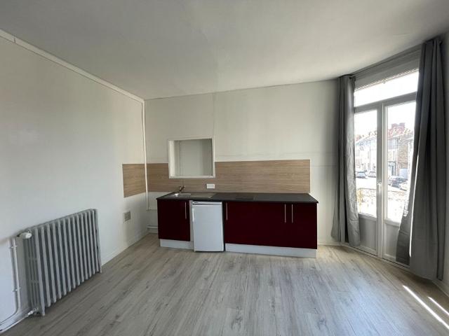 Location appartement 1 pièce, 29.46m², Fontenay le Comte