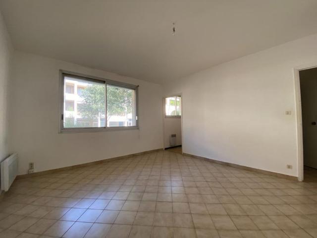 Location Appartement 1 pièce 29m² LES ANGLES 30133