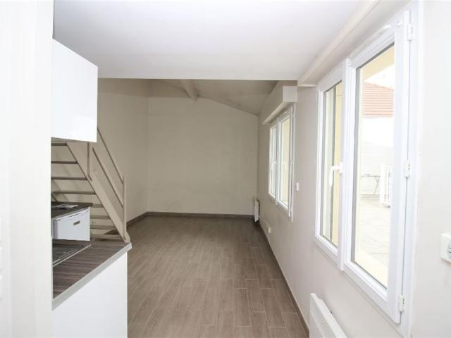Location appartement 1 pièce, 20.27m², Poissy