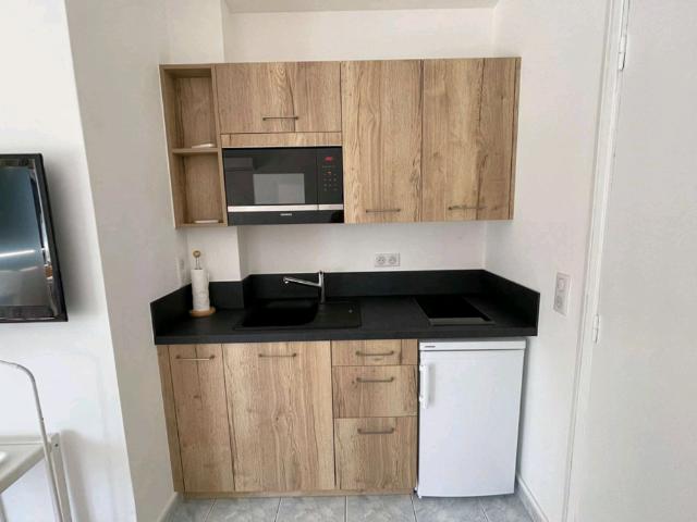 Location Appartement 1 pièce 20m² LE LAVANDOU 83980