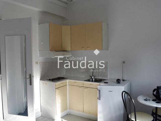 Location Appartement 1 pièce 20m² ST LO 50000