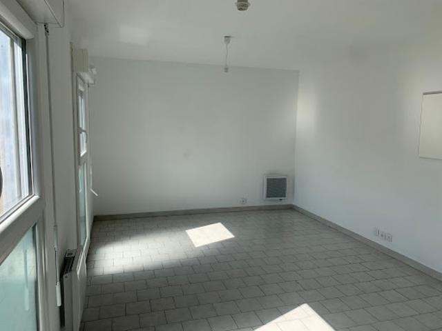 Location Appartement 1 pièce 21 m2 Nimes