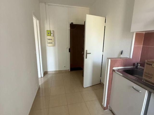 Location appartement 1 pièce, 21.89m², Aubervilliers