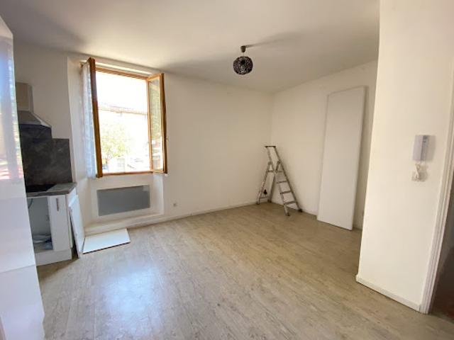 Location Appartement 1 pièce 22.06 m2 Tourves