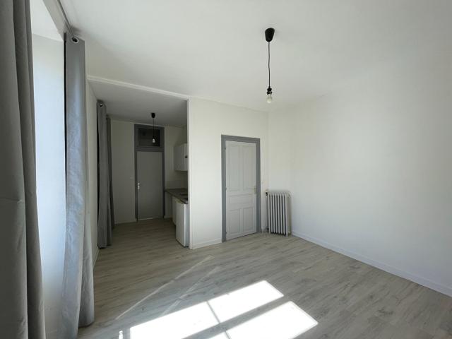Location appartement 1 pièce, 22.00m², Fontenay le Comte