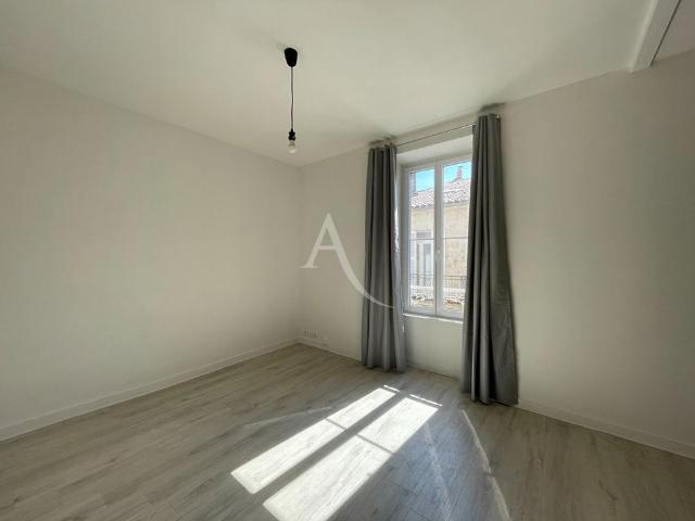 Location Appartement 1 pièce 22m² FONTENAY LE COMTE 85200