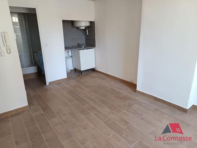 Location Appartement 1 pièce 22m² MARSEILLE 1er