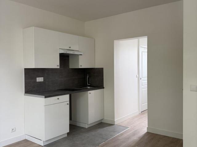 Location Appartement 1 pièce 22m² ST MAUR DES FOSSES 94210