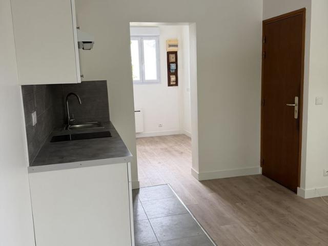 Location Appartement 1 pièce 22m² ST MAUR DES FOSSES 94210