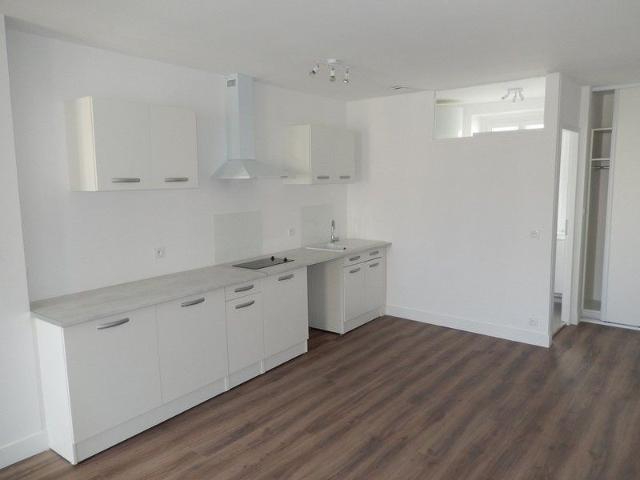 Location Appartement 1 pièce 34m² BORDEAUX 33000