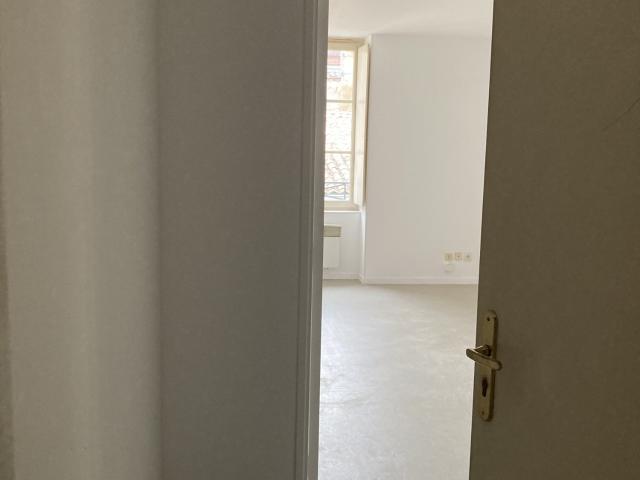 Location Appartement 1 pièce 35m² BORDEAUX 33300