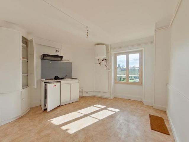 Location Appartement 1 pièce 36m² VIVONNE 86370