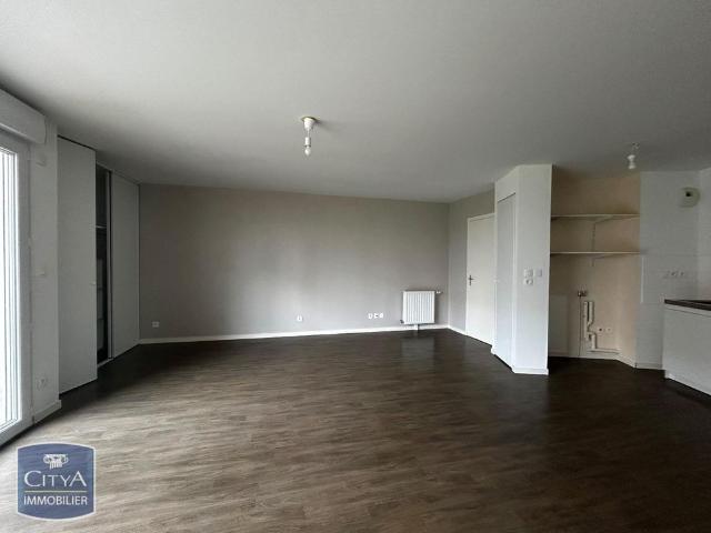 Location Appartement 1 pièce 36m² LES PONTS DE CE 49130