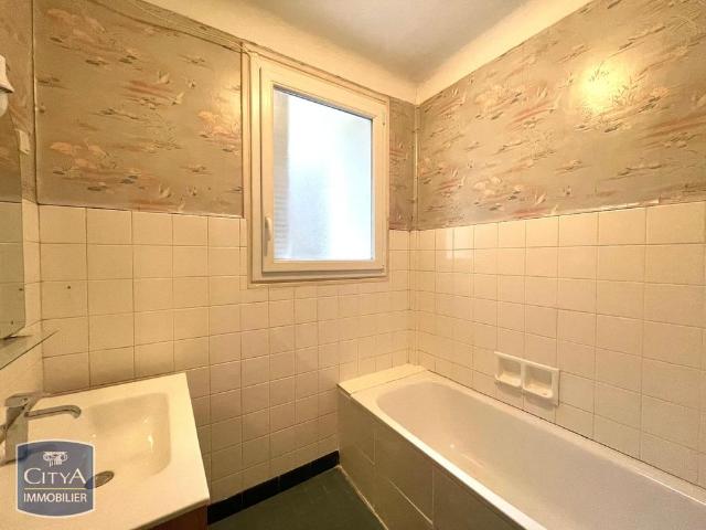 Location Appartement 1 pièce 37m² UNIEUX 42240