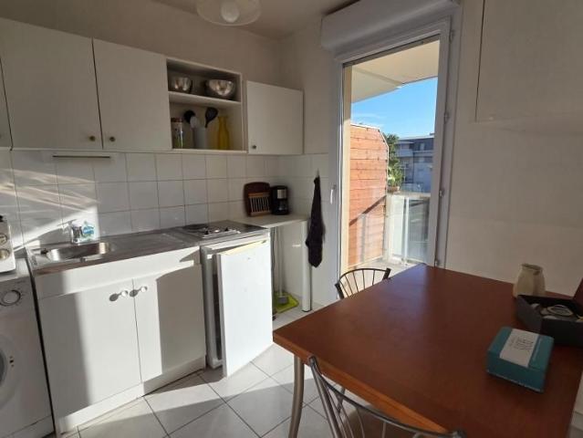 Location Appartement 1 pièce 37m² CHAMALIERES 63400