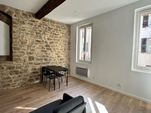 Location Appartement 1 pièce 39m² LE LUC 83340