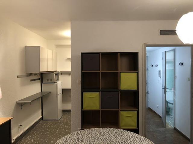 Location Appartement 1 pièce 30 m2 Marseille 1er