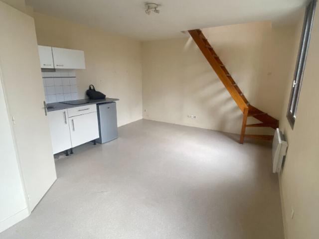 Location appartement 1 pièce, 30.00m², Orléans