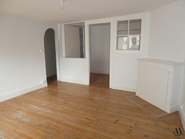 Location Appartement 1 pièce 30m² TOURS 37000
