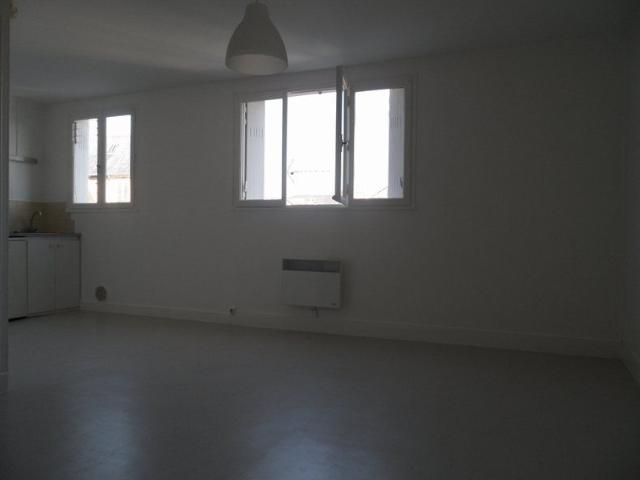 Location Appartement 1 pièce 30m² BOURGES 18000