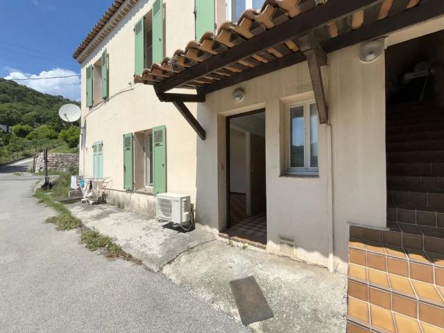 Location Appartement 1 pièce 30m² GATTIERES 06510