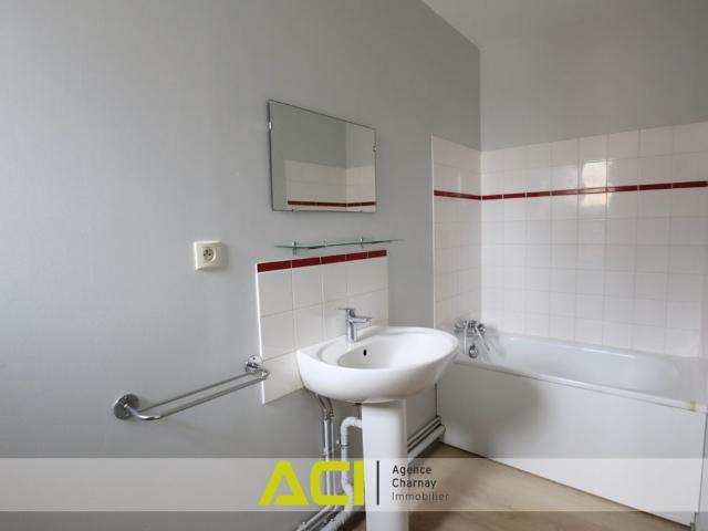 Location Appartement 1 pièce 30m² MACON 71000