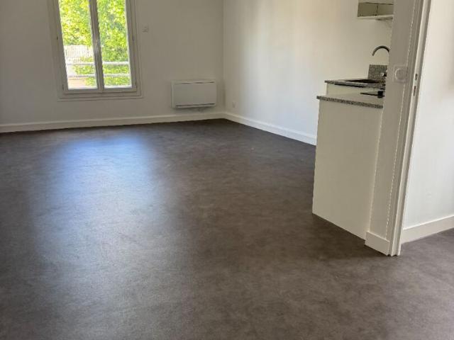 Location appartement 1 pièce, 31.82m², Morangis