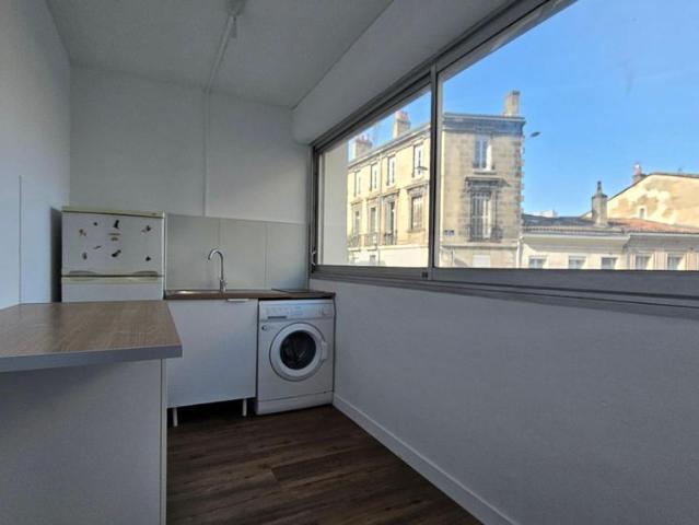 Location Appartement 1 pièce 31m² BORDEAUX 33000