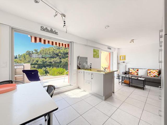 Location Appartement 1 pièce 32.85 m2 Nice