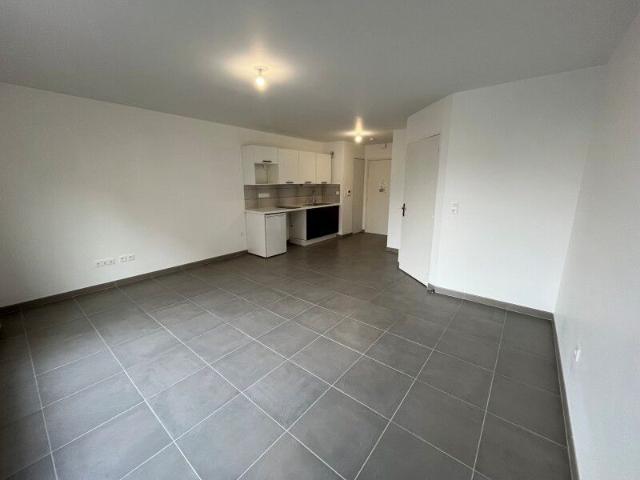 Location Appartement 1 pièce 32m² LUCE 28110