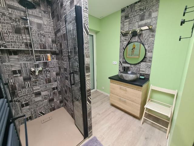 Location Appartement 1 pièce 32m² ST PANTALEON DE LARCHE 19600