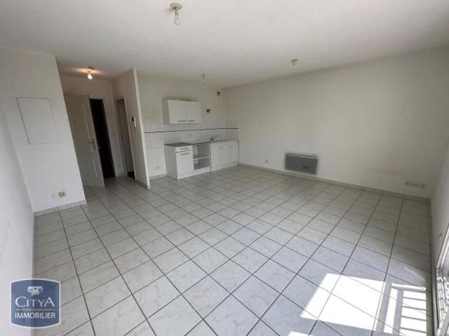 Location Appartement 1 pièce 32m² ST PRIEST EN JAREZ 42270