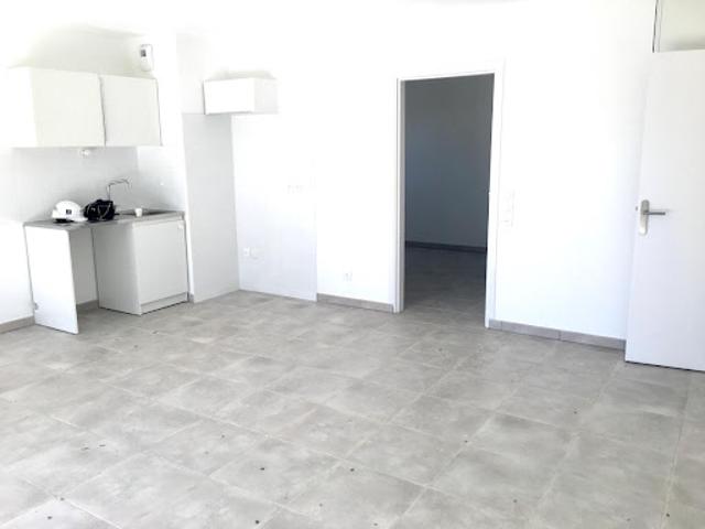 Location Appartement 1 pièce 33 m2 Saint Cannat