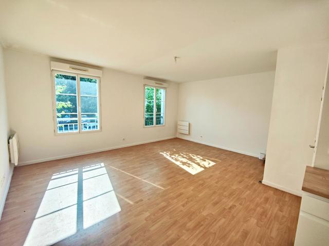 Location appartement 1 pièce, 33.27m², Vert Saint Denis