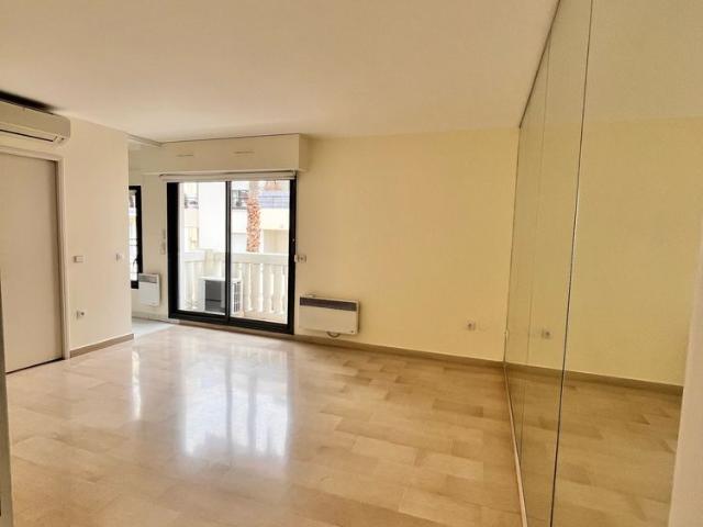 Location Appartement 1 pièce 33m² CANNES 06400