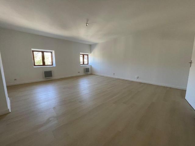 Location Appartement 1 pièce 45m² CRECHES SUR SAONE 71680