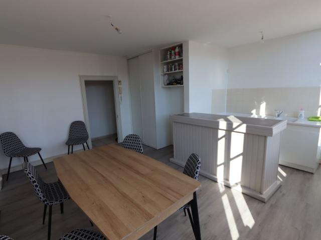 Location Appartement 1 pièce 45m² LA CHARITE SUR LOIRE 58400