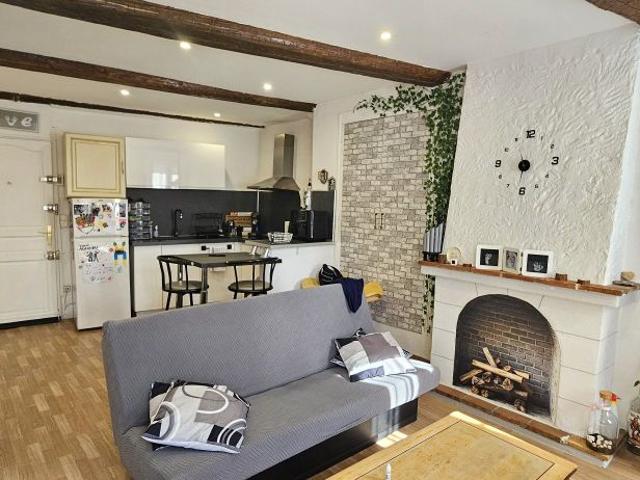 Location Appartement 1 pièce 47m² GONFARON 83590