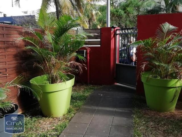 Location Appartement 1 pièce 47m² ST DENIS 97400