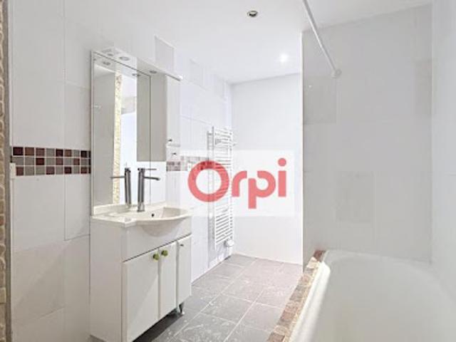 Location Appartement 1 pièce 40 m2 La Tour