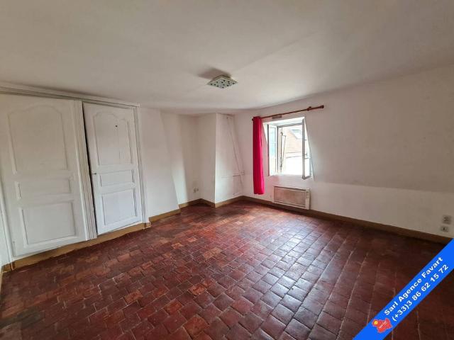 Location Appartement 1 pièce 40m² JOIGNY 89300