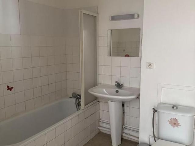 Location Appartement 1 pièce 40m² ST AMBROIX 30500
