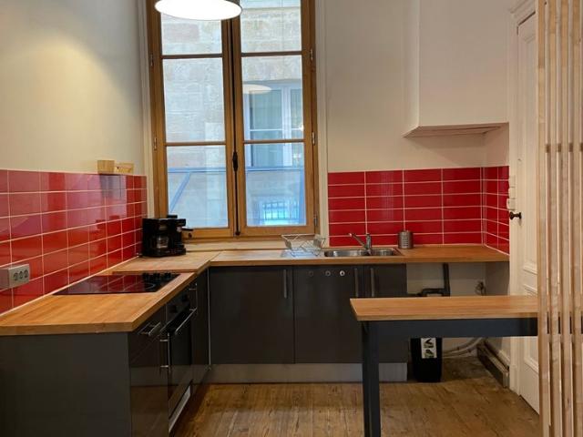 Location Appartement 1 pièce 51m² BORDEAUX 33000