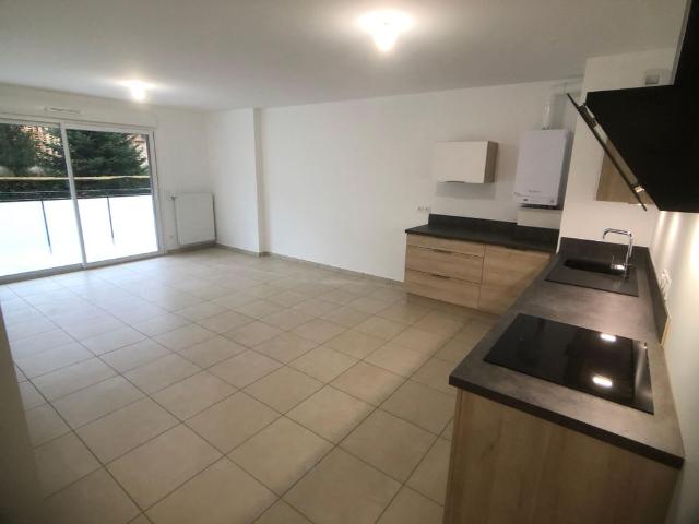 Location Appartement 1 pièce 68m² VAULNAVEYS LE HAUT 38410
